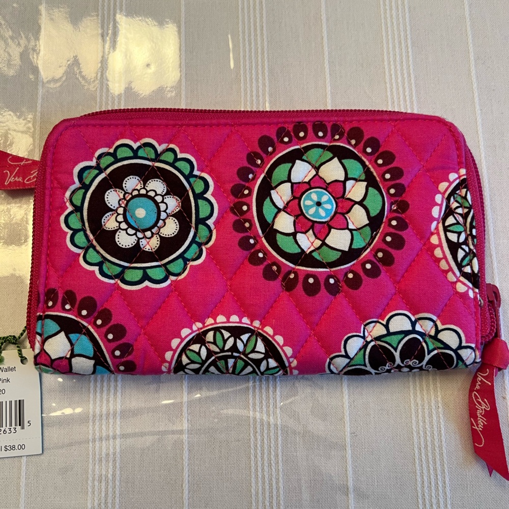 Vera Bradley Zip Around Walket Cupcake Pink NWT